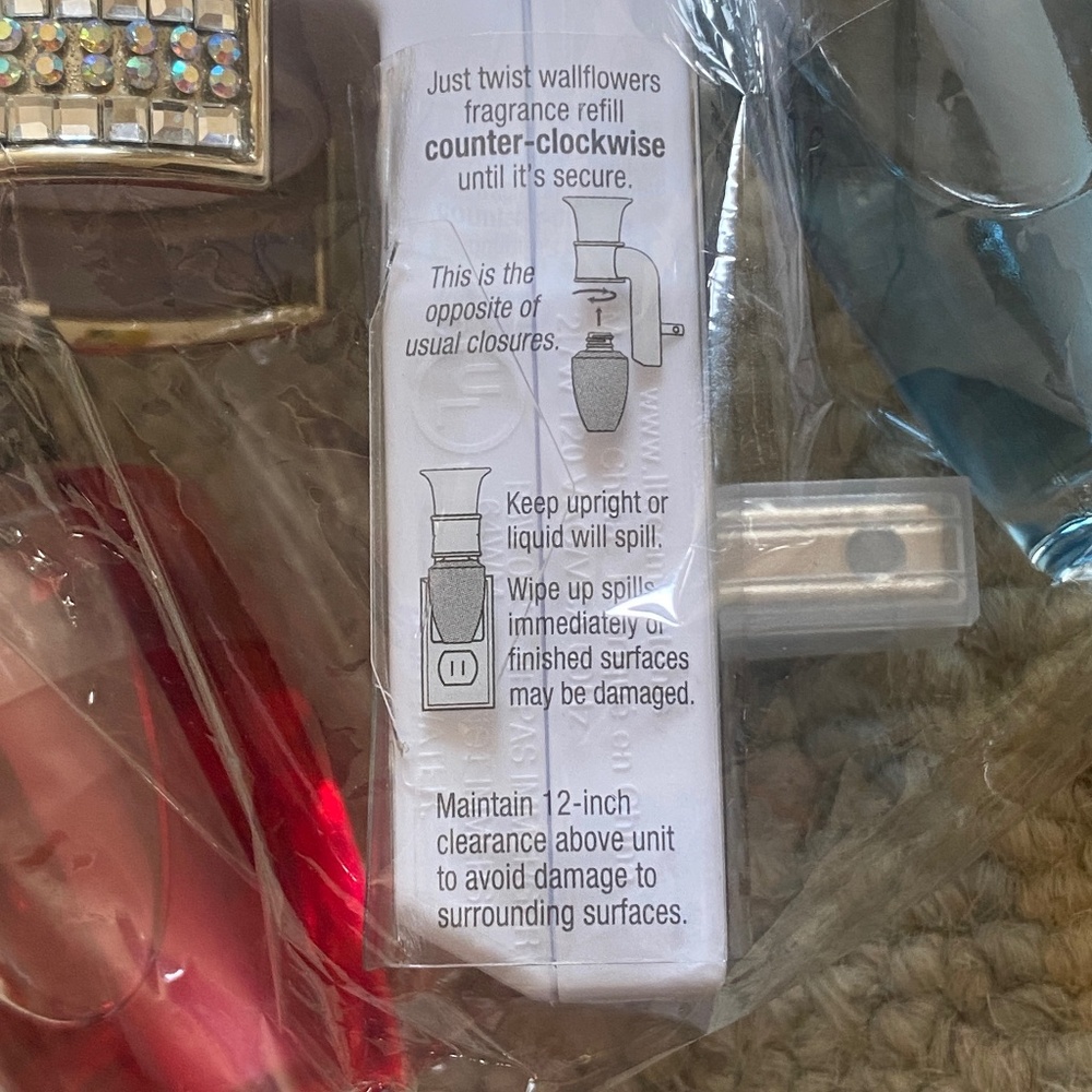 Shine & Sparkle Wallflowers Scent Control Fragrance Plug + 2 Fragrance Refills - Picture 10 of 16